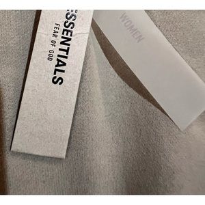 FEAR OF GOD ESSENTIALS
Gray V-Neck Vest